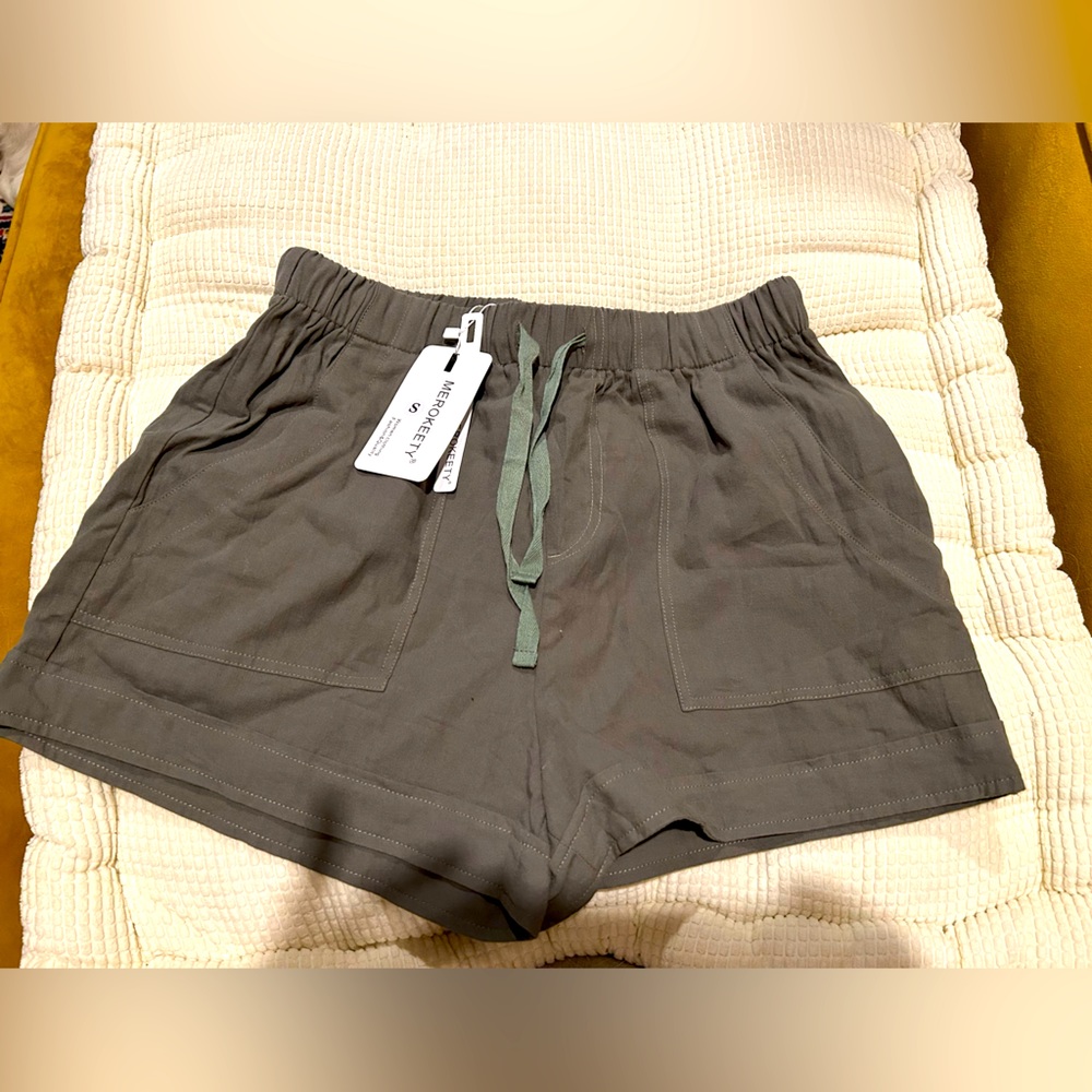 Merokeety khaki shorts